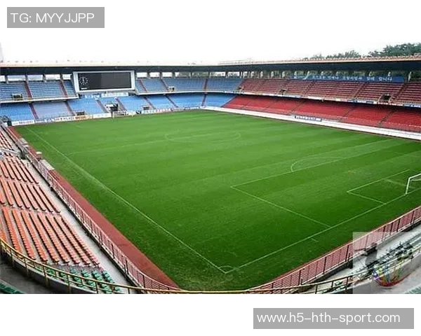 足球场布局解析与战术运用探讨如何提升球队整体表现与竞技水平 足球场布局解析与战术运用探讨如何提升球队整体表现与竞技水平